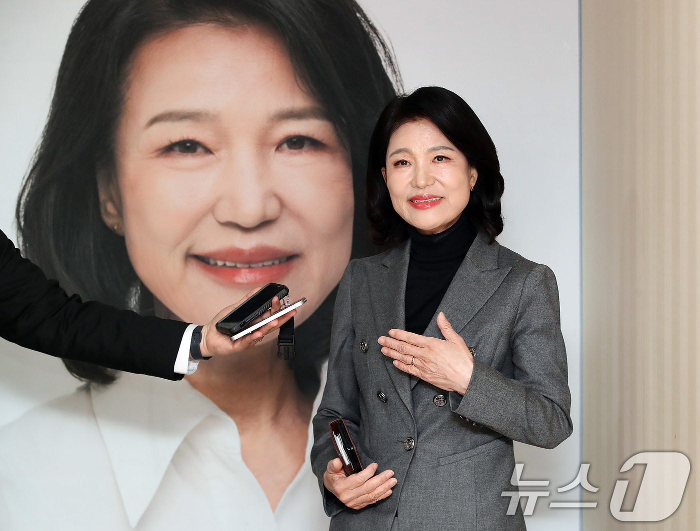 (대구=뉴스1) 공정식 기자 = 6·3 지방선거 대구시장 출마를 선언한 이진숙 전 방통위원장이 6일 대구 중구 선거사무소에서 공천 배제(컷오프) 등 자신의 입장을 밝히고 있다. 2 …