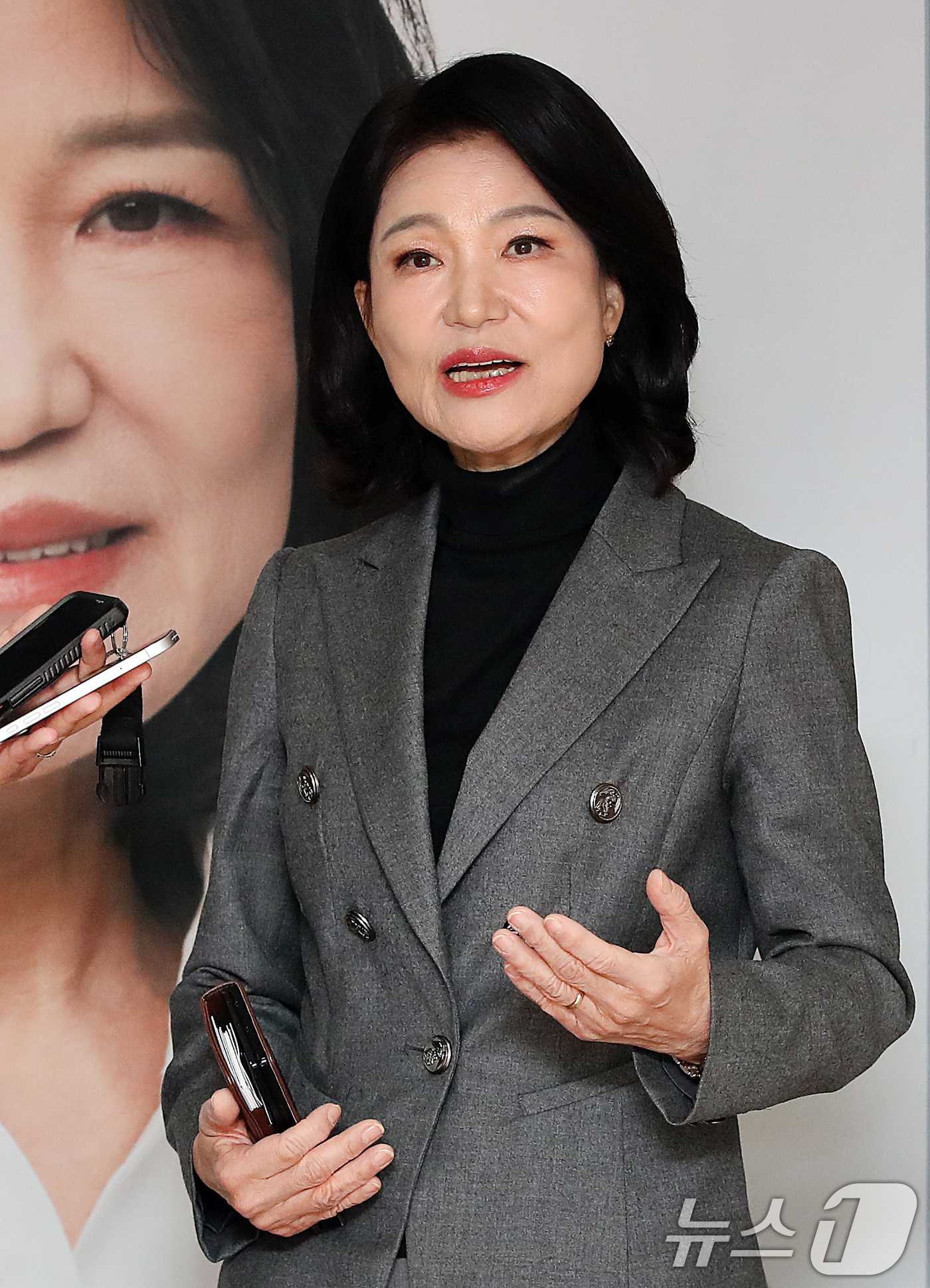 (대구=뉴스1) 공정식 기자 = 6·3 지방선거 대구시장 출마를 선언한 이진숙 전 방통위원장이 6일 대구 중구 선거사무소에서 공천 배제(컷오프) 등 자신의 입장을 밝히고 있다. 2 …