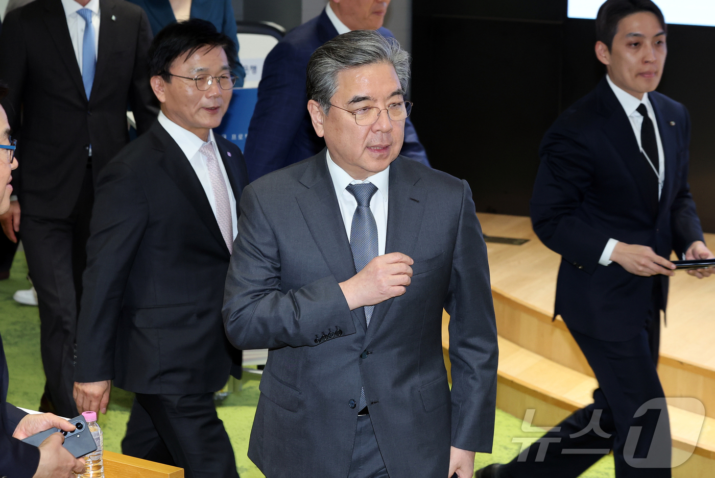 (서울=뉴스1) 김진환 기자 = 장재훈 현대자동차 부회장이 6일 오후 서울 영등포구 여의도 한국산업은행에서 열린 ‘현대차그룹 새만금 프로젝트 관련 현대차그룹-정책금융기관 금융협력 …