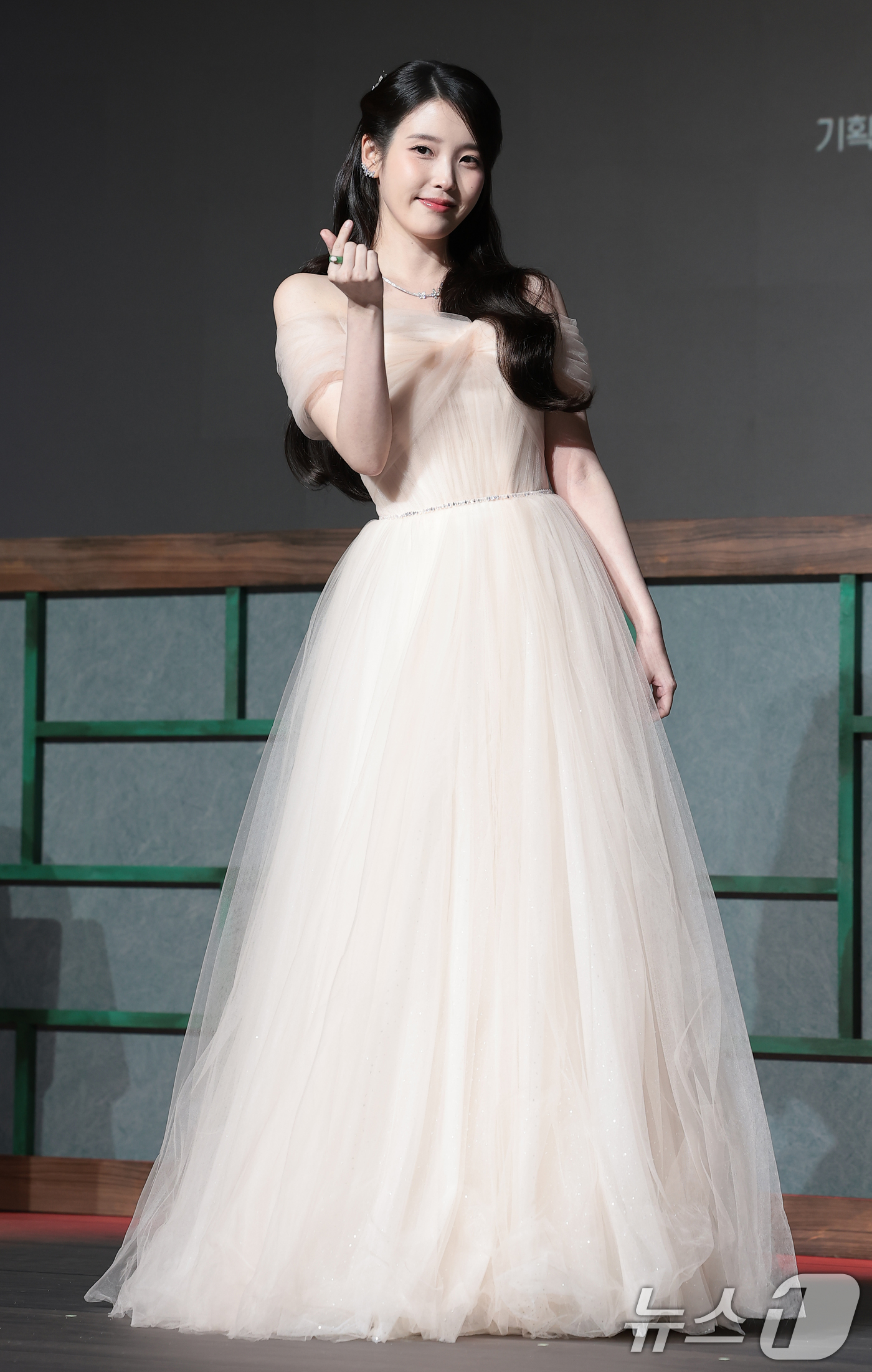 (서울=뉴스1) 권현진 기자 = 배우 아이유가 6일 오후 서울 강남구 조선팰리스 서울 강남에서 열린 MBC 새 금토드라마 ‘21세기 대군부인’(극본 유지원/연출 박준화) 제작발표회 …