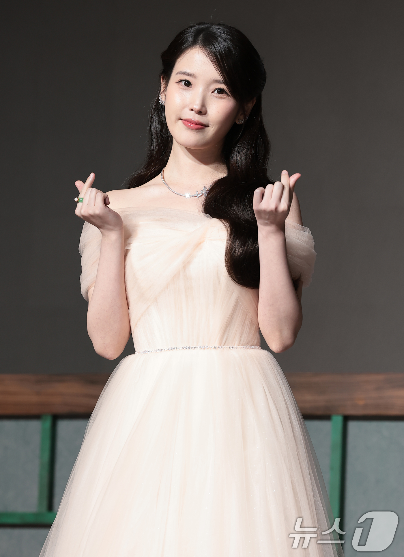 (서울=뉴스1) 권현진 기자 = 배우 아이유가 6일 오후 서울 강남구 조선팰리스 서울 강남에서 열린 MBC 새 금토드라마 ‘21세기 대군부인’(극본 유지원/연출 박준화) 제작발표회 …