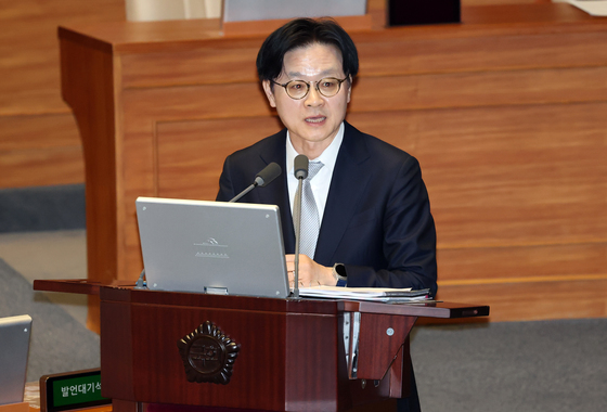 답변 이어가는 김정관 장관