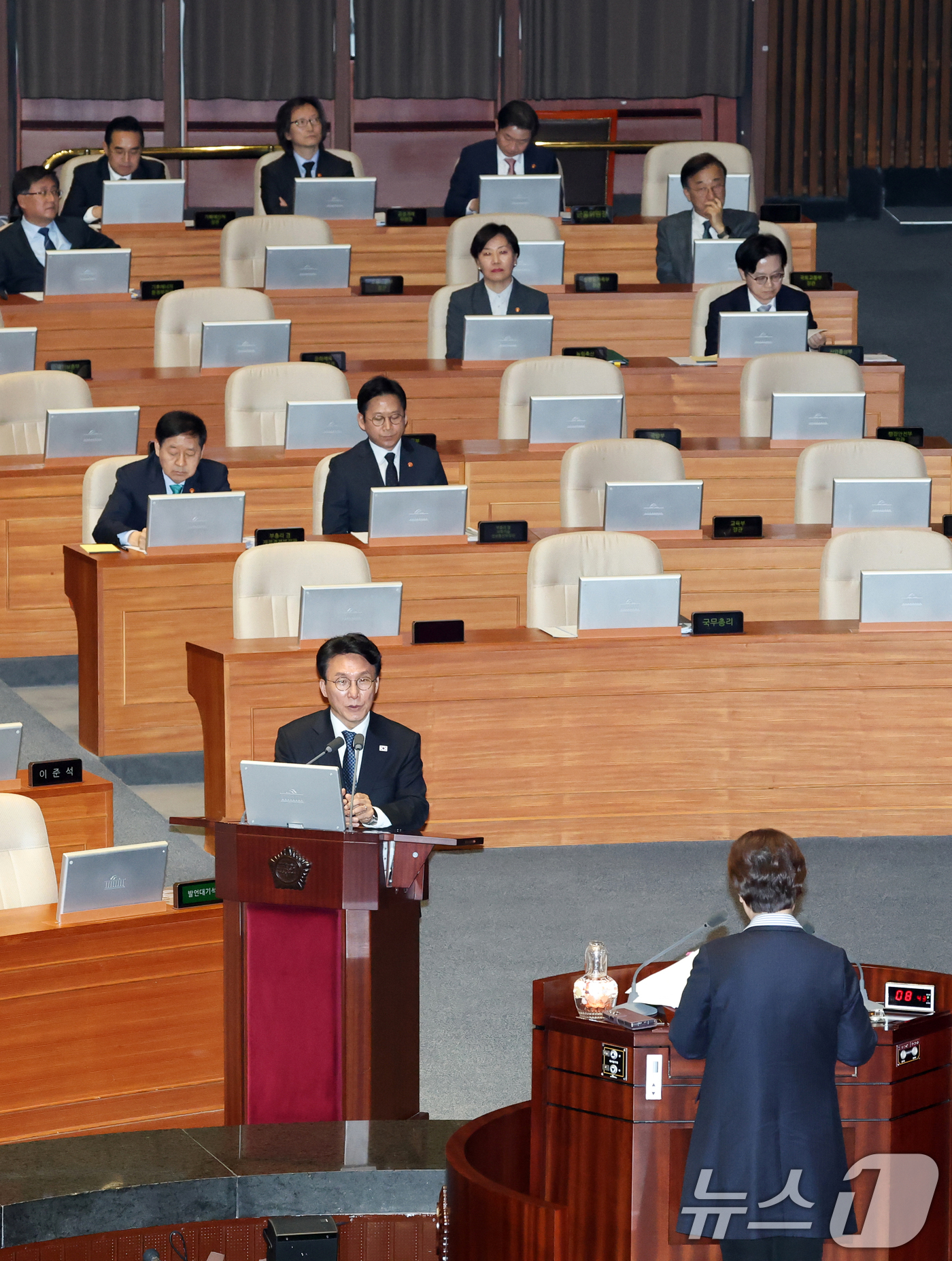 (서울=뉴스1) 이승배 기자 = 김민석 국무총리가 6일 서울 여의도 국회에서 열린 제434회국회(임시회) 제2차 본회의 경제분야 대정부질문에서 이언주 더불어민주당 의원의 질의에 답 …