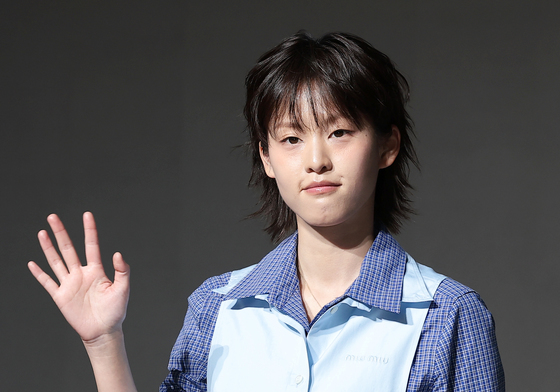 '21세기 대군부인' 이연, 빛나는 손 인사