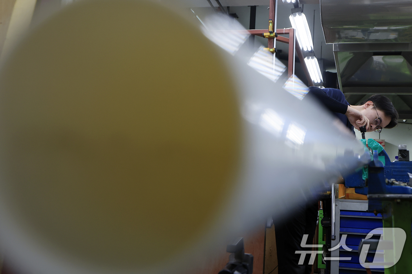 (서울=뉴스1) 박정호 기자 = 6일 오후 서울 동작구 서울공업고등학교에서 열린 2026년 서울시 기능경기대회에서 배관 부문에 참가한 학생이 제품 가공에 집중하고 있다.우수 기능인 …