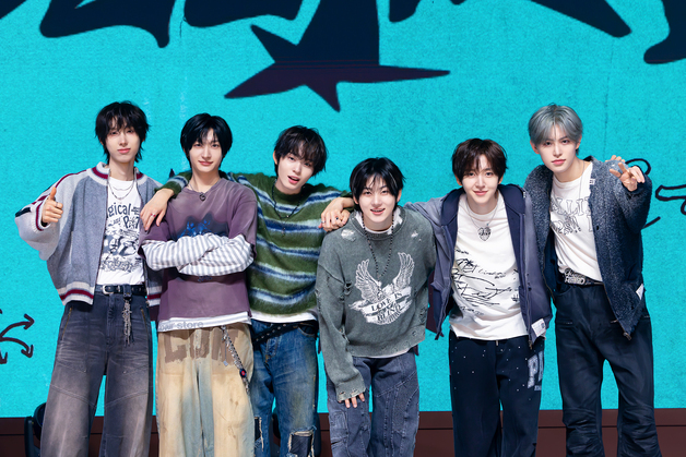 '플러팅 장인' 된 킥플립…"'눈에 거슬리고 싶어'요"(종합)