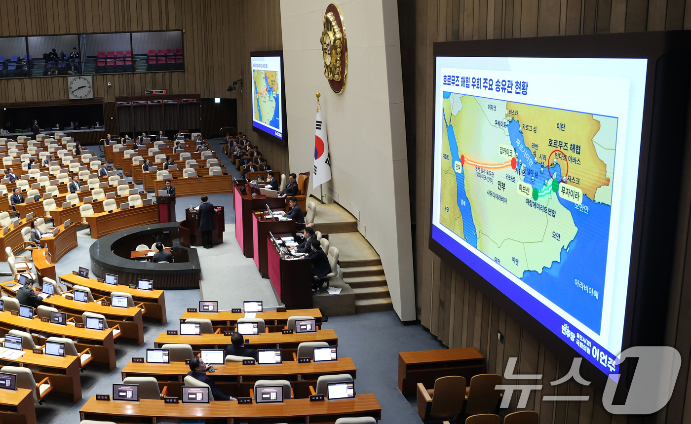 (서울=뉴스1) 이승배 기자 = 김민석 국무총리가 6일 서울 여의도 국회에서 열린 제434회국회(임시회) 제2차 본회의 경제분야 대정부질문에서 이언주 더불어민주당 의원의 질의를 듣 …