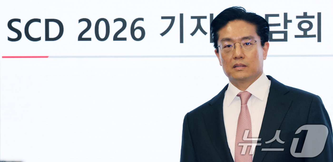 (서울=뉴스1) 황기선 기자 = 전인석 삼천당제약 대표가 6일 오후 서울 서초구 삼천당제약 본사에서 열린 기자간담회에서 인사말을 하고 있다.최근 삼천당제약 주가는 경구용 비만·당뇨 …