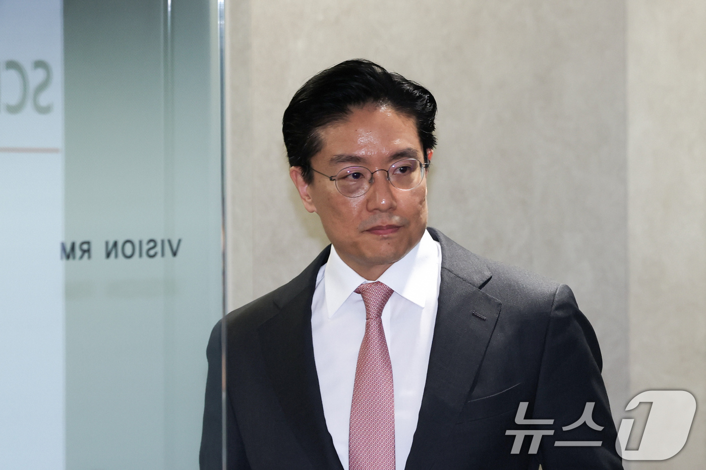 (서울=뉴스1) 임지훈 인턴기자 = 전인석 삼천당제약 대표가 6일 서울 서초구 삼천당제약빌딩에서 열린 지분매각 철회 경위와 시장에서 제기된 회사의 'S-PASS(주사제로 구성된 바 …