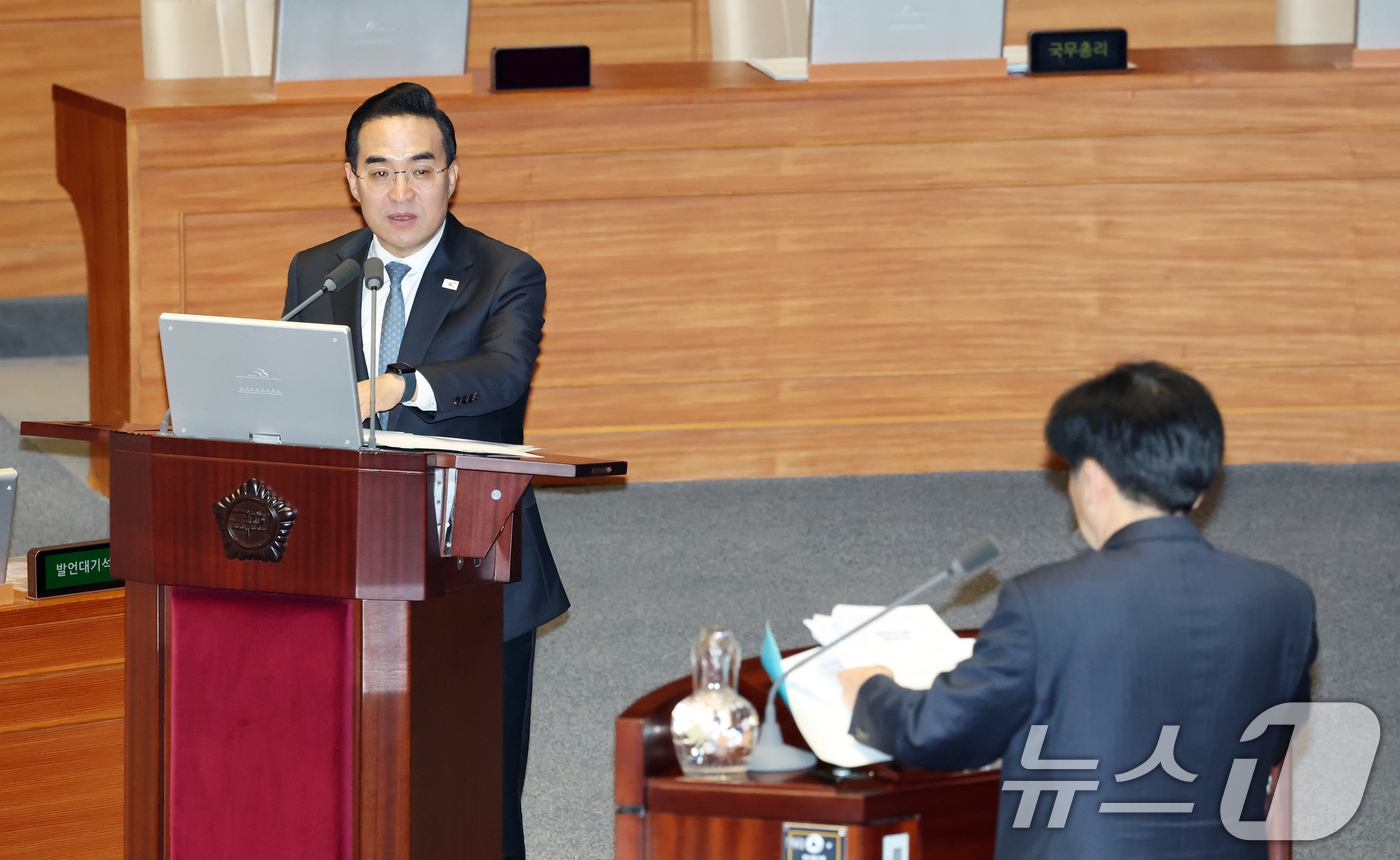 (서울=뉴스1) 이승배 기자 = 박홍근 기획예산처 장관이 6일 서울 여의도 국회에서 열린 제434회국회(임시회) 제2차 본회의 경제분야 대정부질문에서 오기형 더불어민주당 의원의 질 …