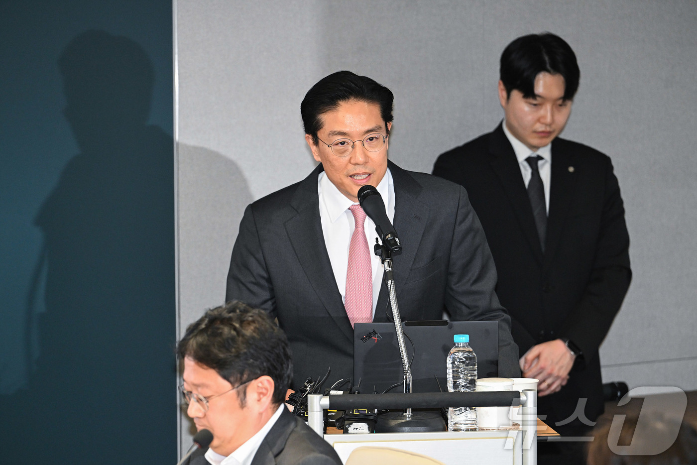 (서울=뉴스1) 황기선 기자 = 전인석 삼천당제약 대표가 6일 오후 서울 서초구 삼천당제약 본사에서 열린 기자간담회에서 인사말을 하고 있다. (공동취재)  2026.4.6/뉴스1