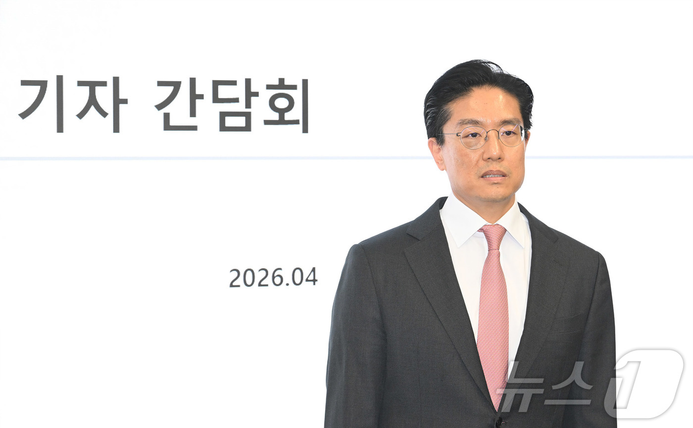 (서울=뉴스1) 황기선 기자 = 전인석 삼천당제약 대표가 6일 오후 서울 서초구 삼천당제약 본사에서 열린 기자간담회에서 인사말을 하고 있다. (공동취재) 2026.4.6/뉴스1