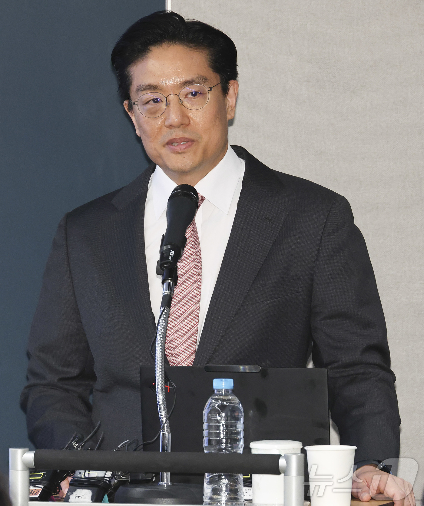 (서울=뉴스1) 황기선 기자 = 전인석 삼천당제약 대표가 6일 오후 서울 서초구 삼천당제약 본사에서 열린 기자간담회에서 발언하고 있다. (공동취재) 2026.4.6/뉴스1