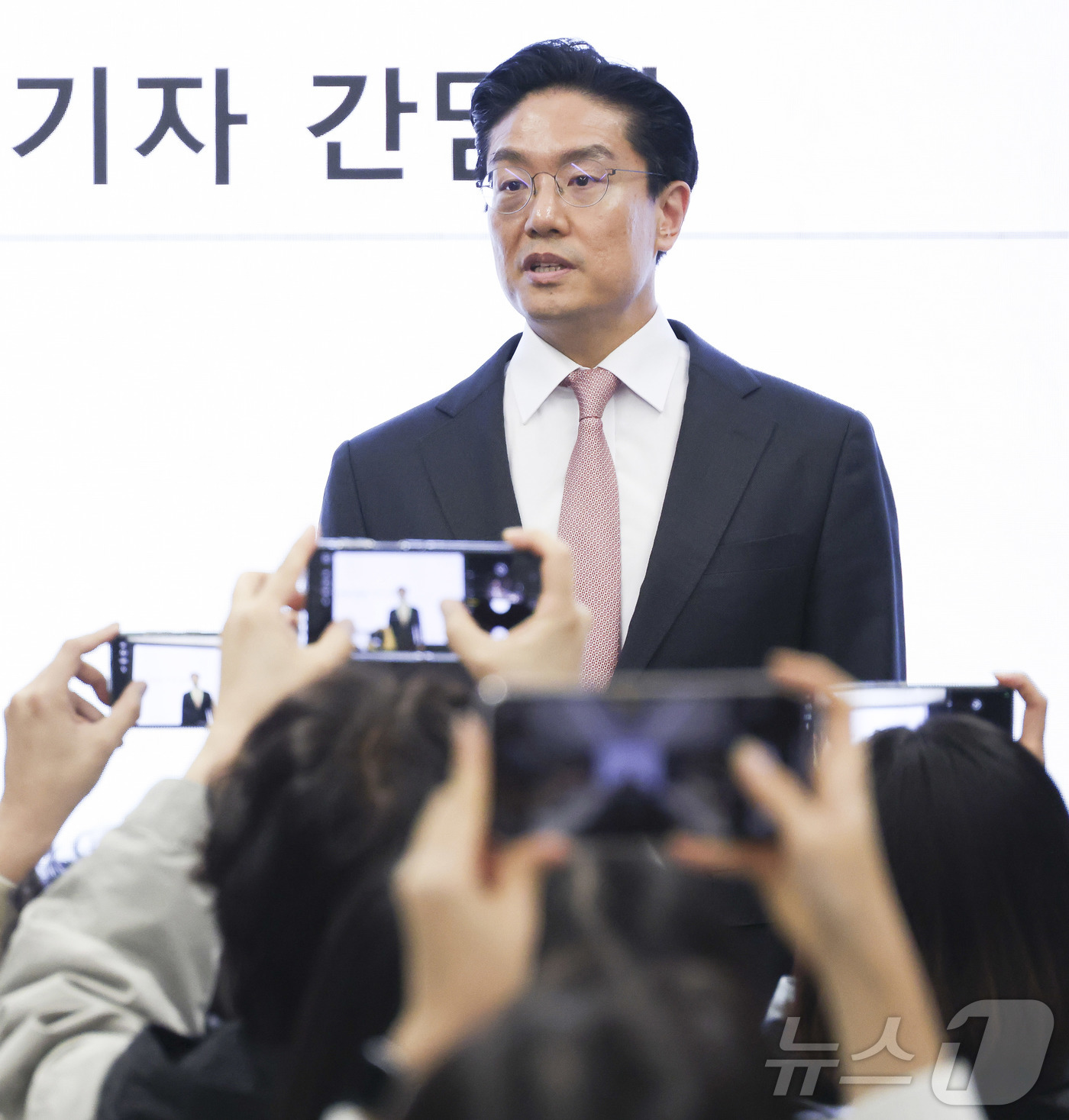 (서울=뉴스1) 황기선 기자 = 전인석 삼천당제약 대표가 6일 오후 서울 서초구 삼천당제약 본사에서 열린 기자간담회에서 발언하고 있다. (공동취재)  2026.4.6/뉴스1
