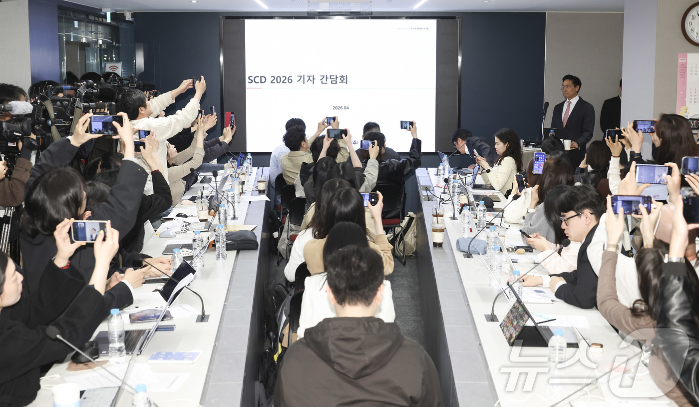 (서울=뉴스1) 황기선 기자 = 전인석 삼천당제약 대표가 6일 오후 서울 서초구 삼천당제약 본사에서 열린 기자간담회에 참석하고 있다. (공동취재) 2026.4.6/뉴스1