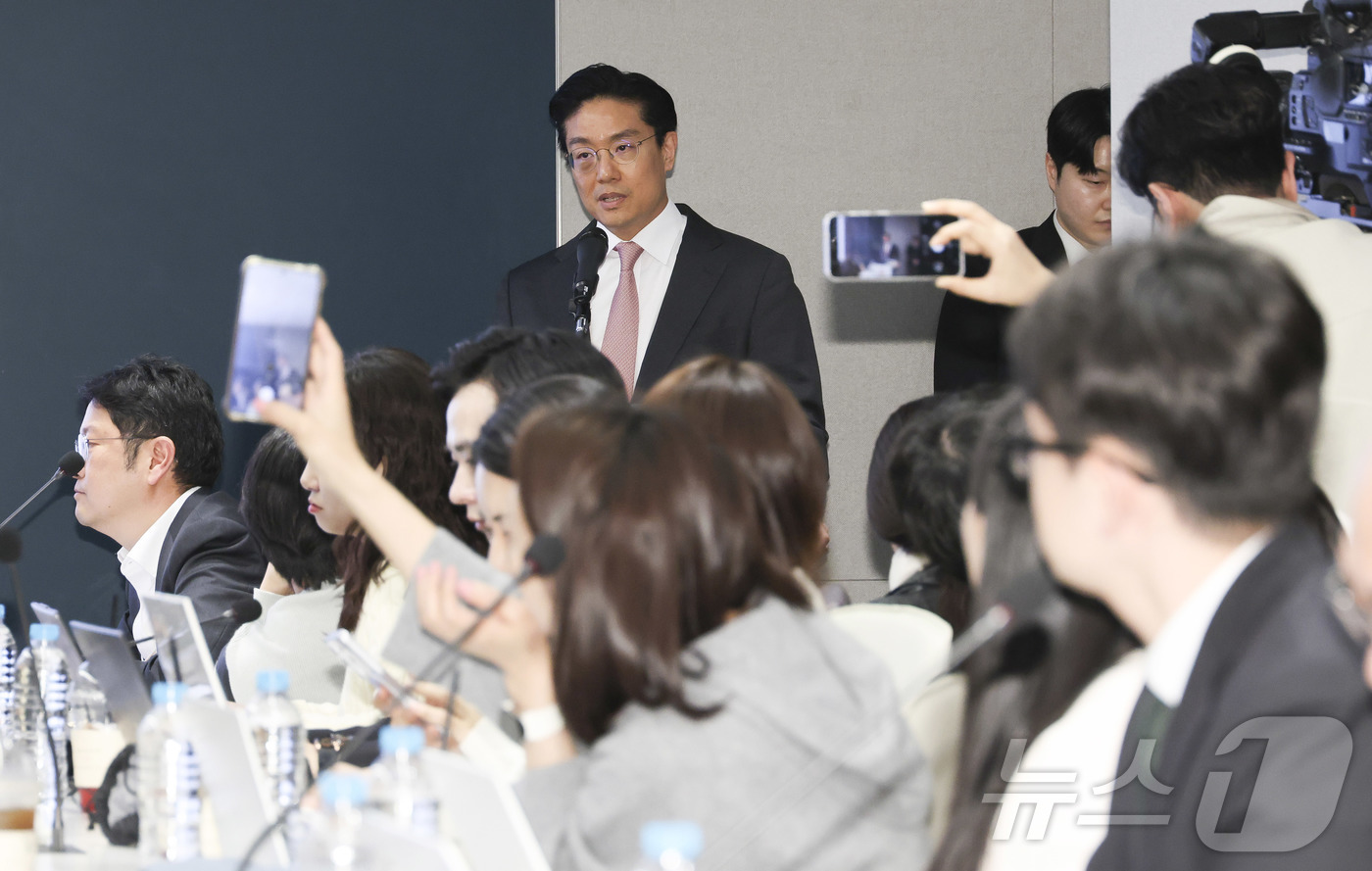 (서울=뉴스1) 황기선 기자 = 전인석 삼천당제약 대표가 6일 오후 서울 서초구 삼천당제약 본사에서 열린 기자간담회에서 발언하고 있다. (공동취재) 2026.4.6/뉴스1