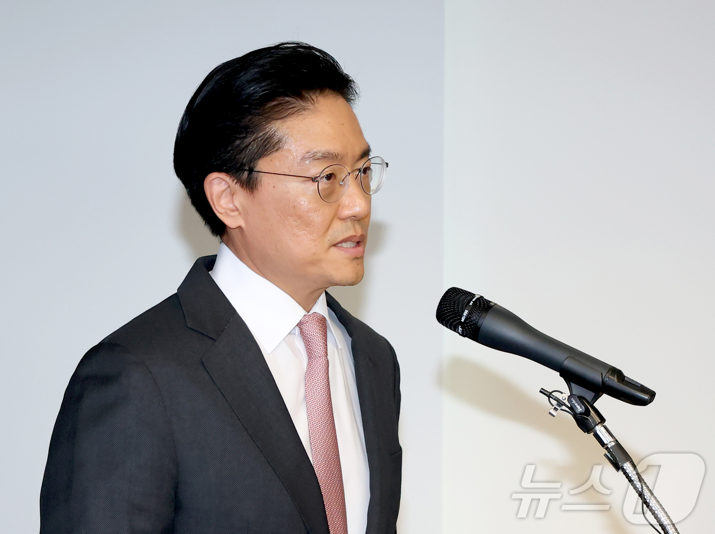 (서울=뉴스1) 황기선 기자 = 전인석 삼천당제약 대표가 6일 오후 서울 서초구 삼천당제약 본사에서 열린 기자간담회에서 발언하고 있다. (공동취재) 2026.4.6/뉴스1