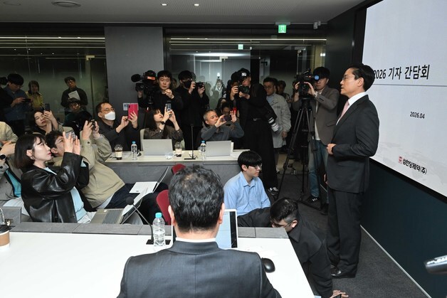 질문 답변하는 전인석 삼천당제약 대표