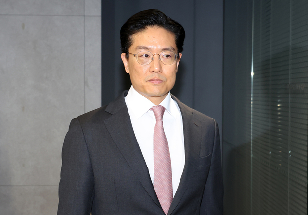 회견장 들어서는 전인석 삼천당제약 대표