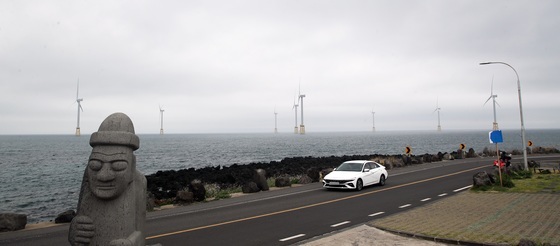 정부 "재생에너지 전면 전환" 발표