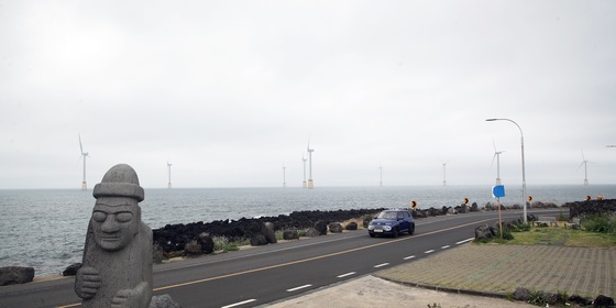 정부 "재생에너지 중심으로 전력 체계 바꾼다"