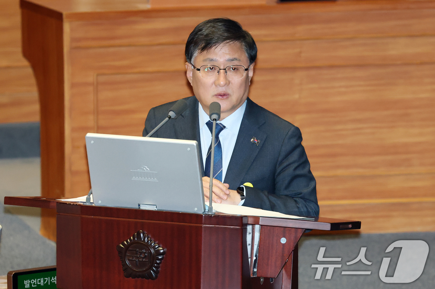 (서울=뉴스1) 이승배 기자 = 김성환 기후에너지환경부 장관이 6일 서울 여의도 국회에서 열린 제434회국회(임시회) 제2차 본회의 경제분야 대정부질문에서 오기형 더불어민주당 의원 …