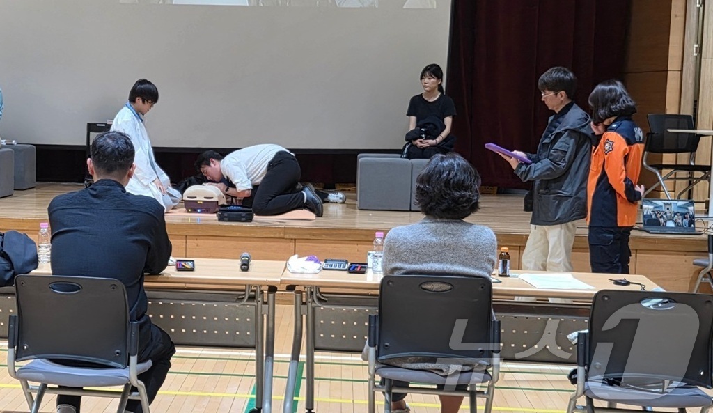 (대전=뉴스1) 이동원 기자 = 대전소방본부(본부장 김문용)는 6일 서구 복수동 119시민체험센터에서 ‘제13회 시민 심폐소생술 경연대회’를 개최했다.이번 대회는 심정지 환자 발생 …