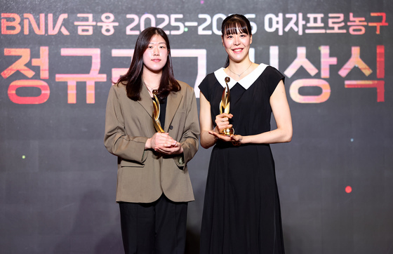 신인선수상 김도연과 MVP 박지수