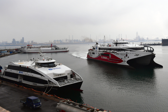 초쾌속 여객선 엘도라도 익스프레스호 입항