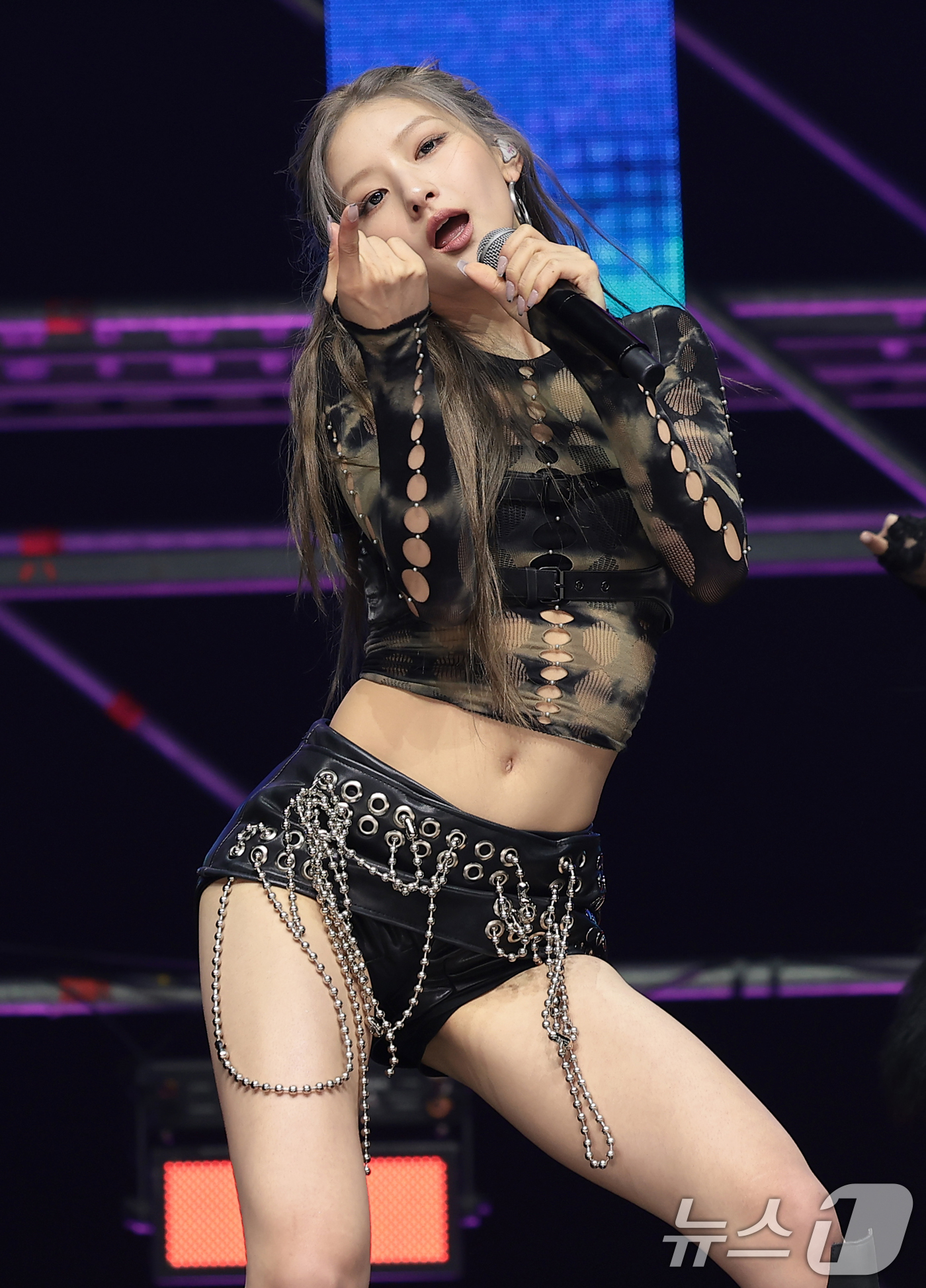 (서울=뉴스1) 권현진 기자 = 그룹 키스오브라이프(KISS OF LIFE) 하늘이 6일 서울 용산구 블루스퀘어에서 가진 새 싱글 'Who is she(후 이즈 쉬)‘ 발매 쇼케이 …