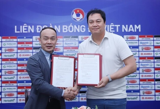 이운재 GK 코치, 2027년까지 베트남과 계약 연장