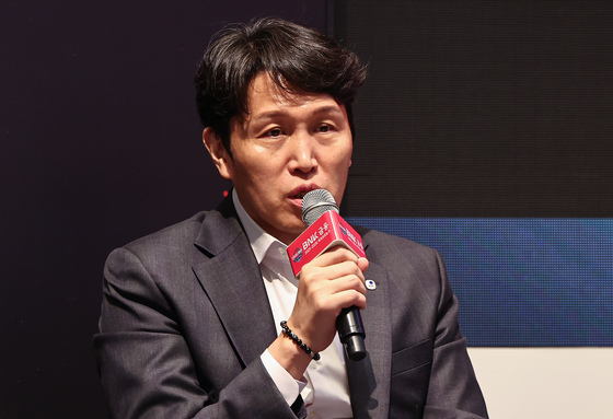 포부 밝히는 우리은행 위성우 감독