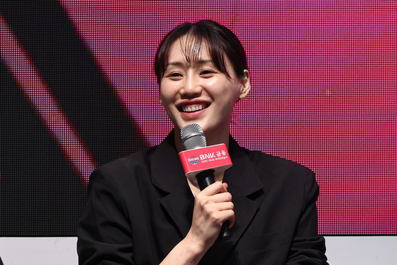 KB스타즈 강이슬, 자신감 넘치는 미소