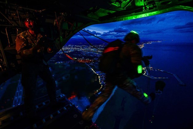 "내 목숨 버려도 조종사는 구한다"…적진까지 뛰어드는 공군 구조부대