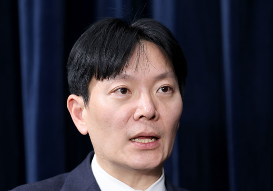 답변하는 박상용 검사