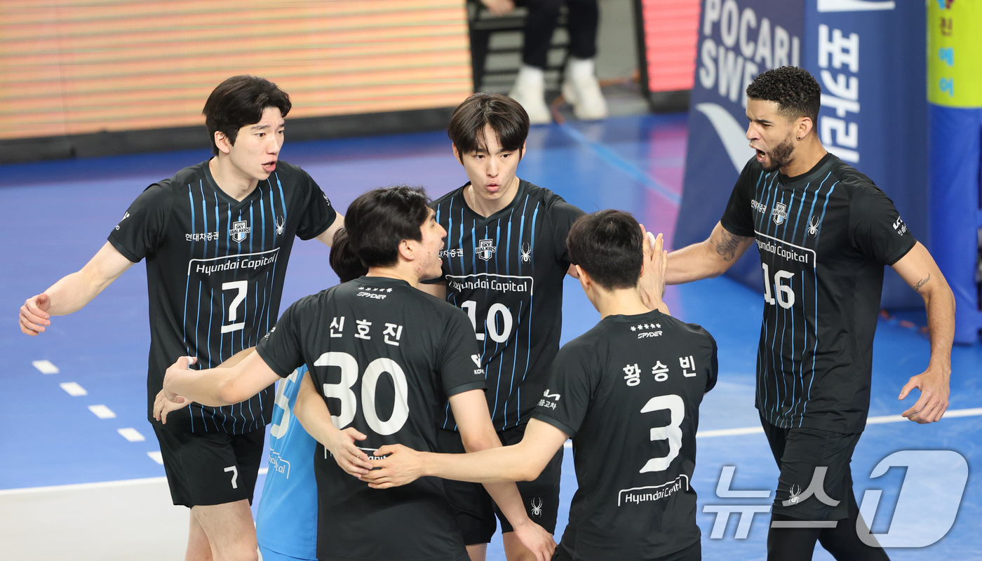 (천안=뉴스1) 김기태 기자 = 6일 충남 천안 유관순체육관에서 열린 프로배구 2025-2026 V리그 남자부 챔피언 결정전 3차전 대한항공과 현대캐피탈의 경기에서 현대캐피탈 득점 …