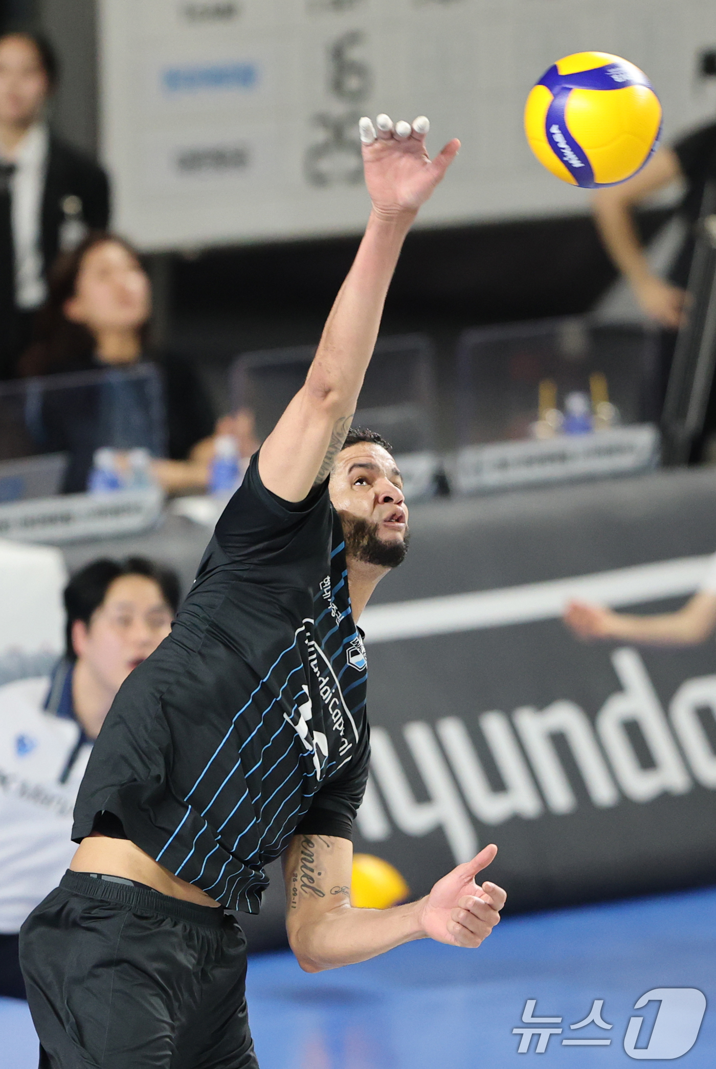 (천안=뉴스1) 김기태 기자 = 6일 충남 천안 유관순체육관에서 열린 프로배구 2025-2026 V리그 남자부 챔피언 결정전 3차전 대한항공과 현대캐피탈의 경기에서 현대캐피탈 레오 …