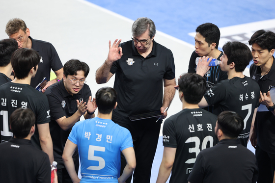 '반격' 현대캐피탈…블랑 감독 "홈에서 대한항공 우승 보고 싶지 않아"