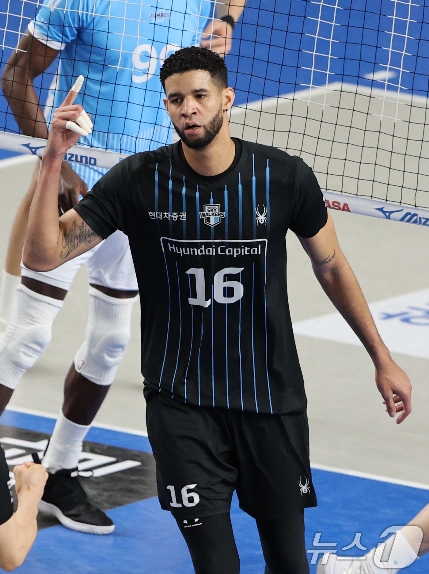 (천안=뉴스1) 김기태 기자 = 6일 충남 천안 유관순체육관에서 열린 프로배구 2025-2026 V리그 남자부 챔피언 결정전 3차전 대한항공과 현대캐피탈의 경기에서 현대캐피탈 레오 …