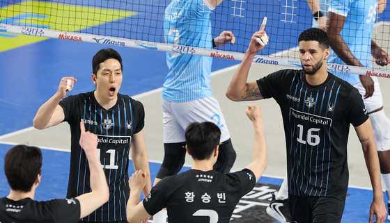 '판정 논란, 분노를 기폭제로' 현대캐피탈 "남자부 첫 리버스 스윕 가능"