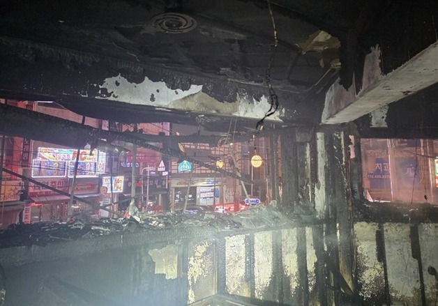 한밤 인천 라이브카페서 화재…1명 심정지 등 5명 부상(종합)