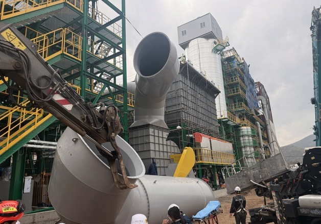 경주서 고소작업차 위로 2톤 덕트 추락…작업자 3명 중경상