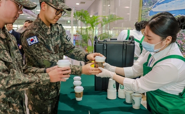 스타벅스, 국방부와 '히어로 프로그램' 맞손…군 장병 복지 향상 지원