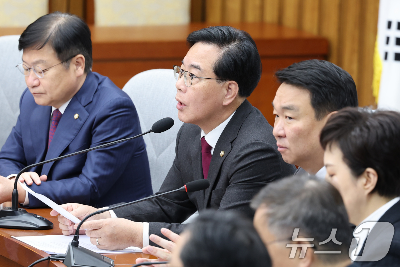 (서울=뉴스1) 신웅수 기자 = 송언석 국민의힘 원내대표가 7일 서울 여의도 국회에서 열린 원내대책회의에서 발언하고 있다. 2026.4.7/뉴스1