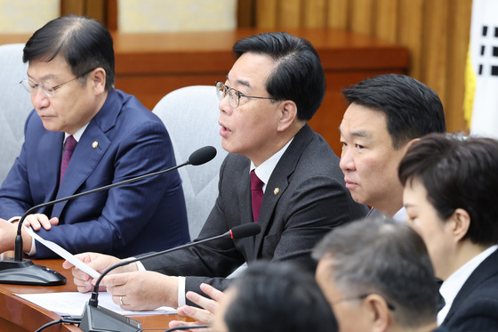 발언하는 송언석 원내대표