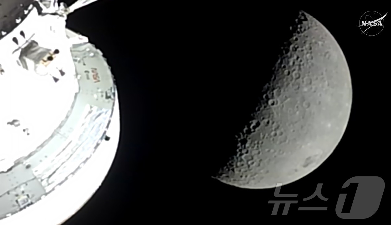 (서울=뉴스1) = 7일(한국시간) 미국 항공우주국(NASA)은 달 중력권에 진입한 유인 달 탐사선 '아르테미스 2호'가 오전 3시 45분부터 오전 10시 20분까지 달 관측을 실 …