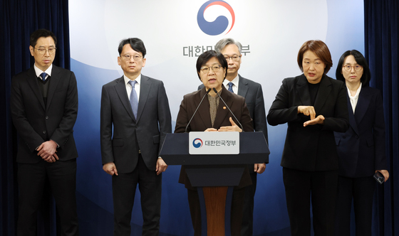 의료제품 수급대응 관계부처 합동 브리핑하는 정부