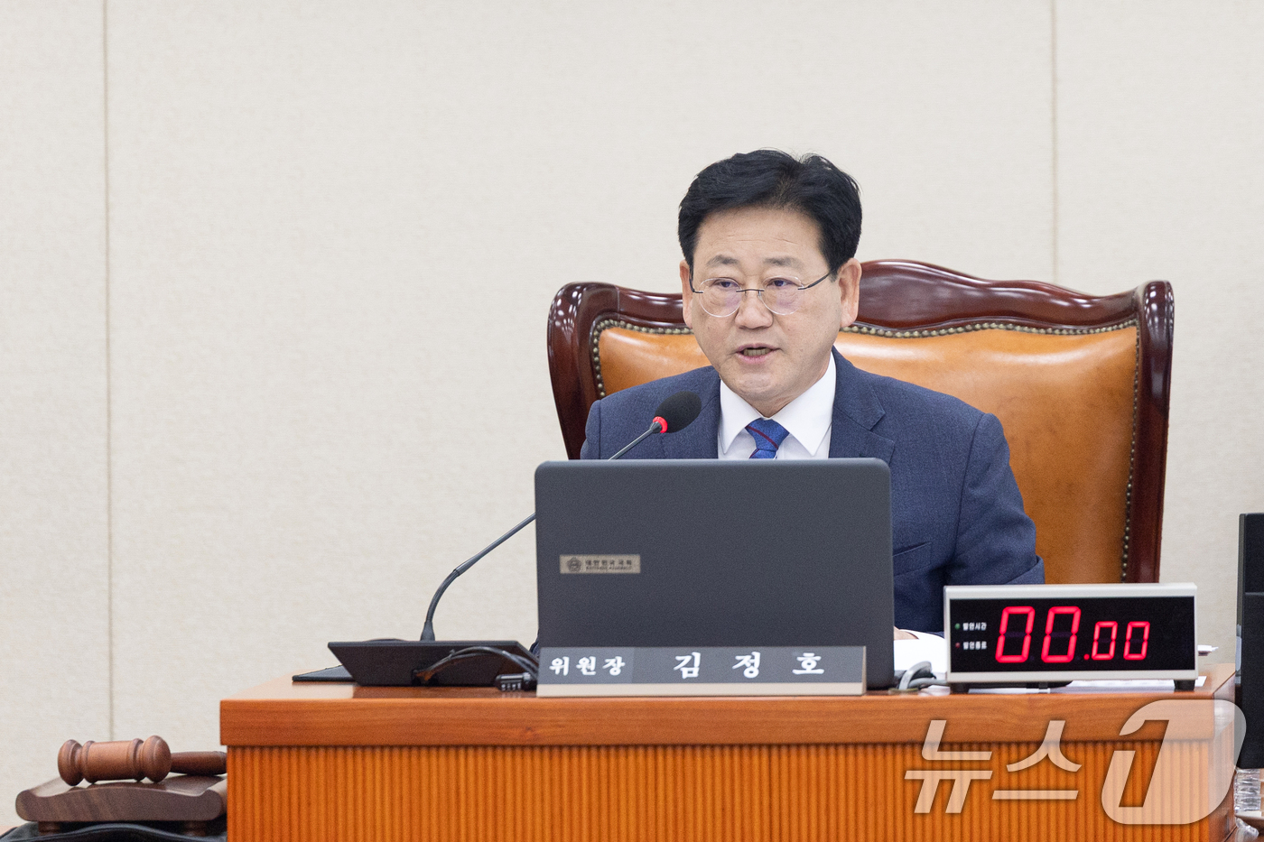 (서울=뉴스1) 이승배 기자 = 7일 서울 여의도 국회에서 열린 제434회국회(임시회) 기후에너지환경노동위원회 1차 전체회의에서 김정호 신임 위원장이 인사말을 하고 있다. 2026 …