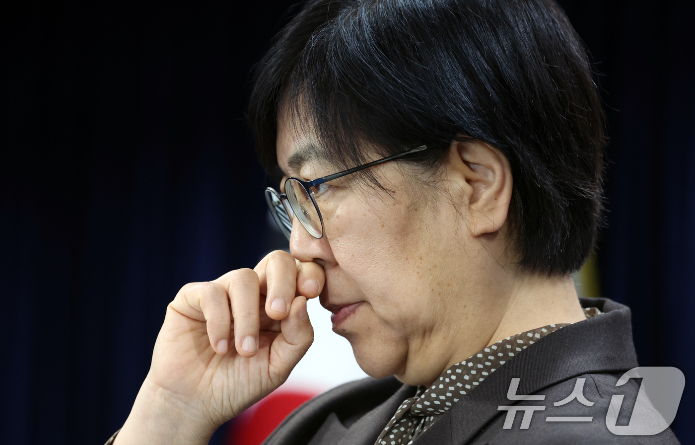 (서울=뉴스1) 김명섭 기자 = 정은경 보건복지부 장관이 7일 서울 종로구 세종대로 정부서울청사에서 의료제품 수급대응 관계부처 합동 브리핑을 하고 있다.  2026.4.7/뉴스1