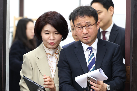 與 "국힘, 개헌 동참하라…장동혁 지도부 동조하지 말길"